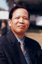 郁龙余